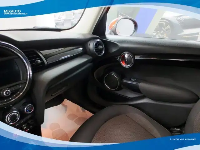 Mini Hatch view 10