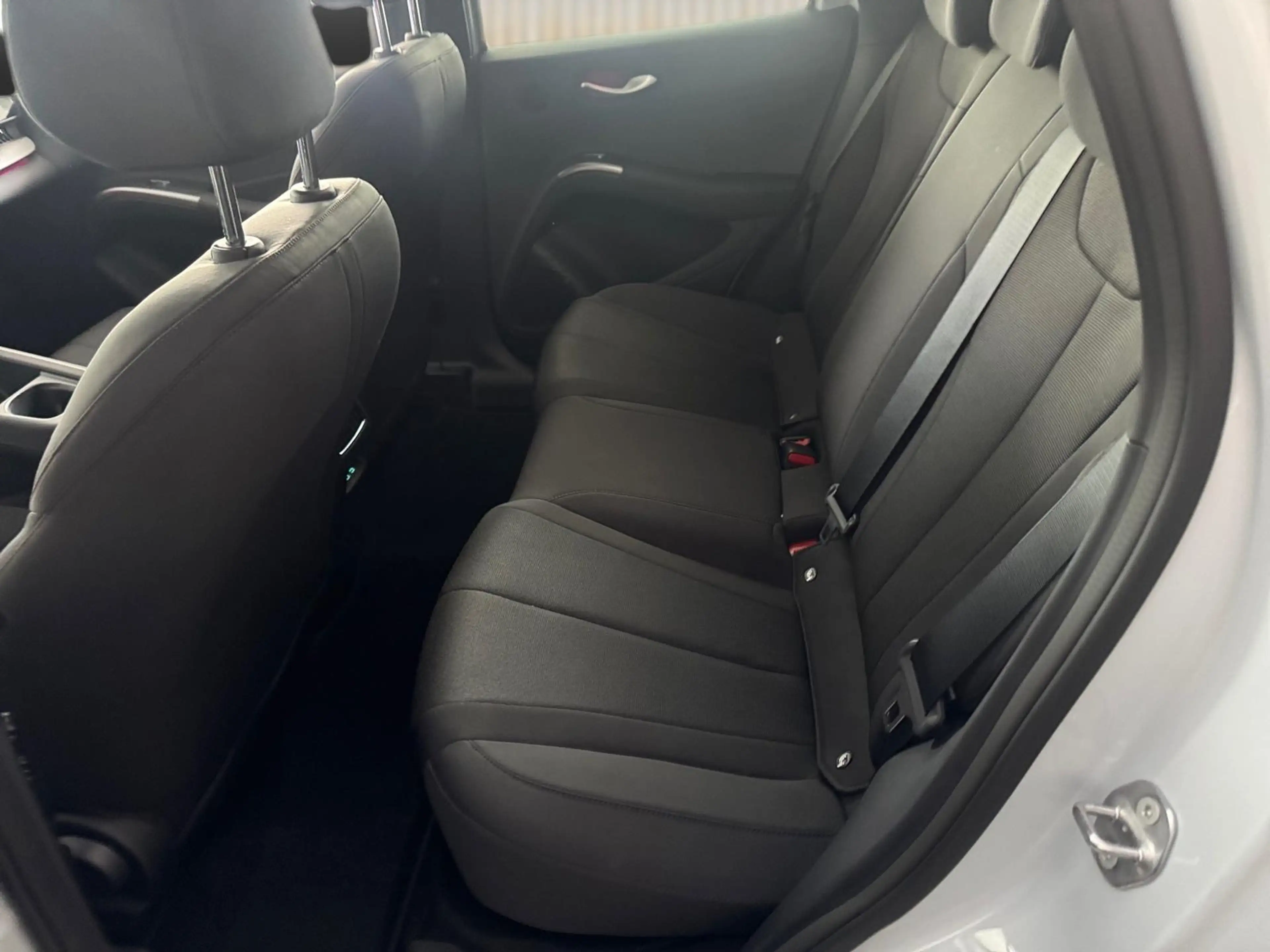 BYD Dolphin G 1.5 PHEV DM-i 156 kW Boost — photo 12