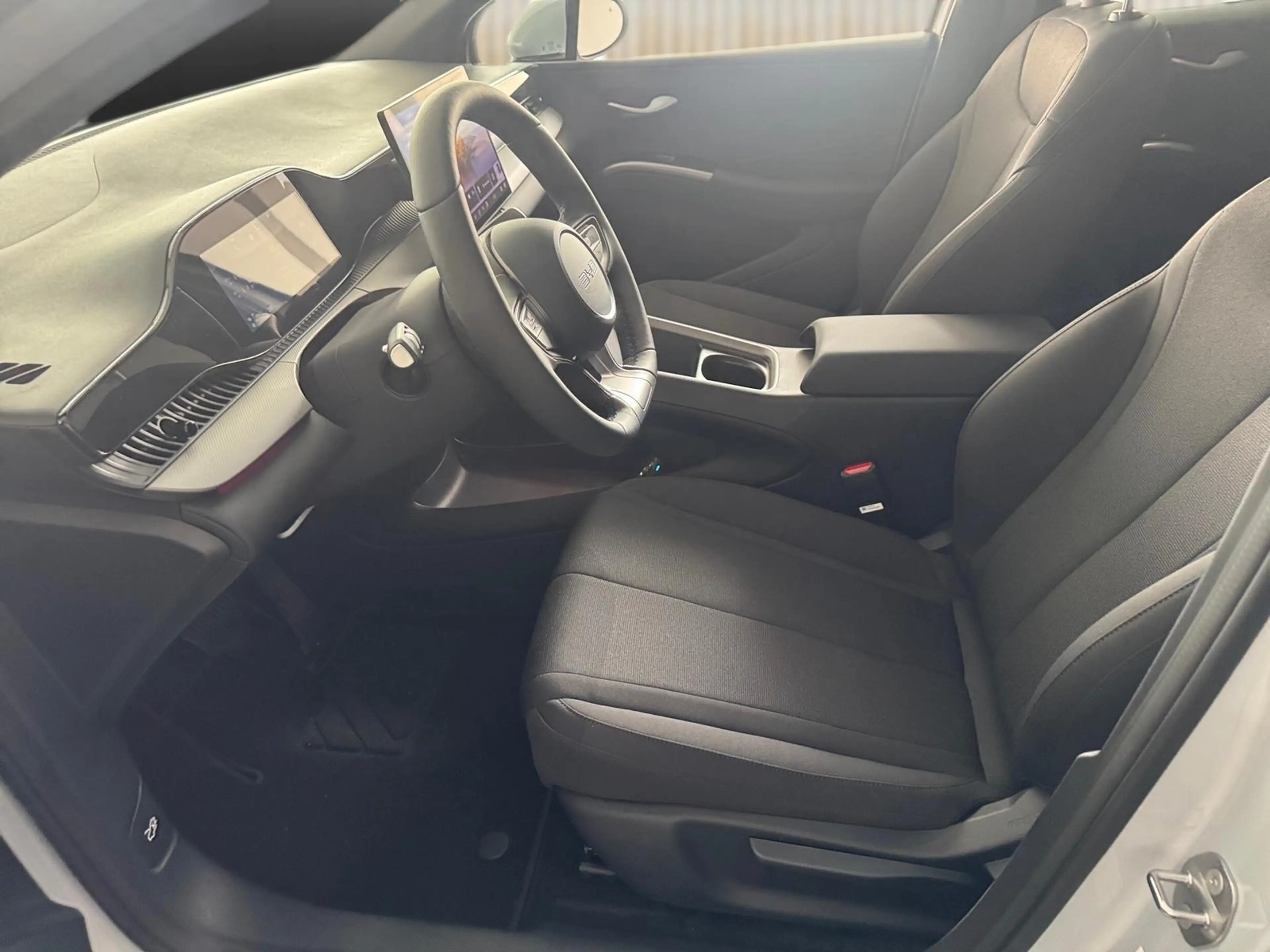 BYD Dolphin G 1.5 PHEV DM-i 156 kW Boost — photo 8
