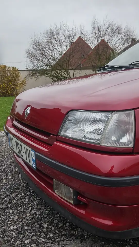 Renault Clio 1.8i Baccara A