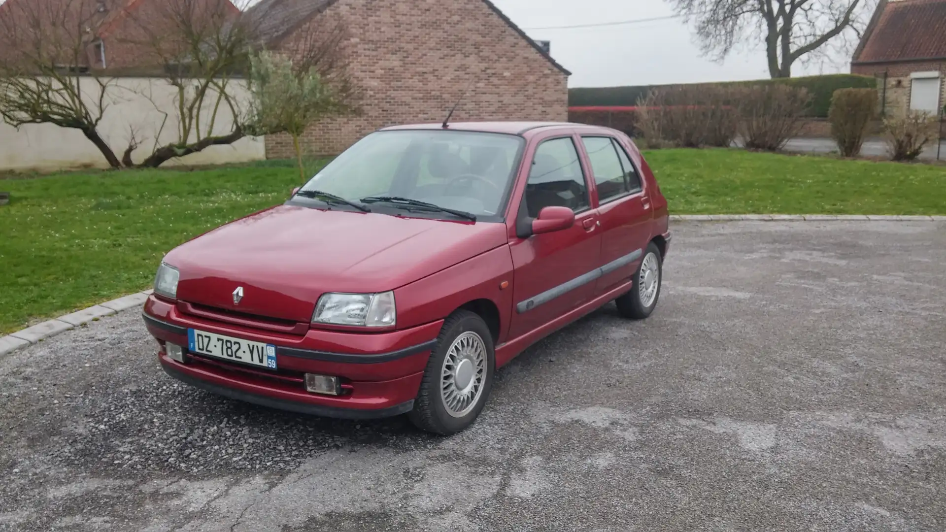 Renault Clio Clio 1.8i Baccara A Rouge - 2