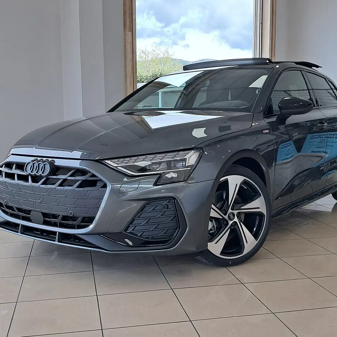 Audi A3 SPB 35 TDI Identity Black km0 2025|tetto R19" red Grigio - 2