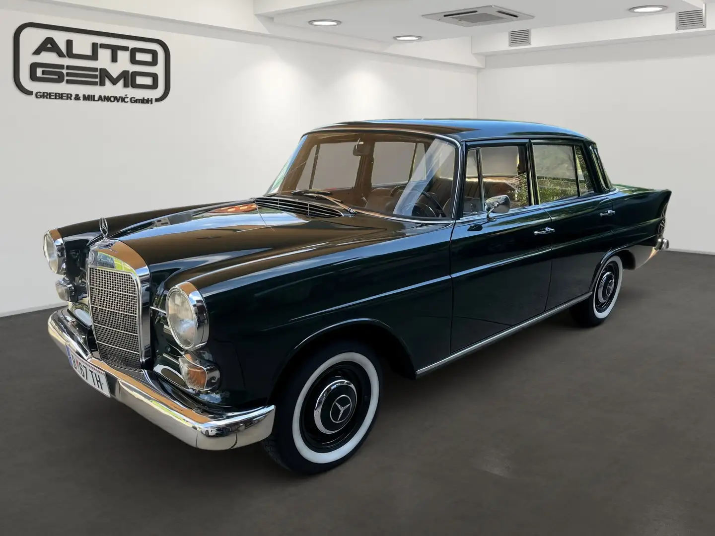 Mercedes-Benz 200 200 D Verde - 1