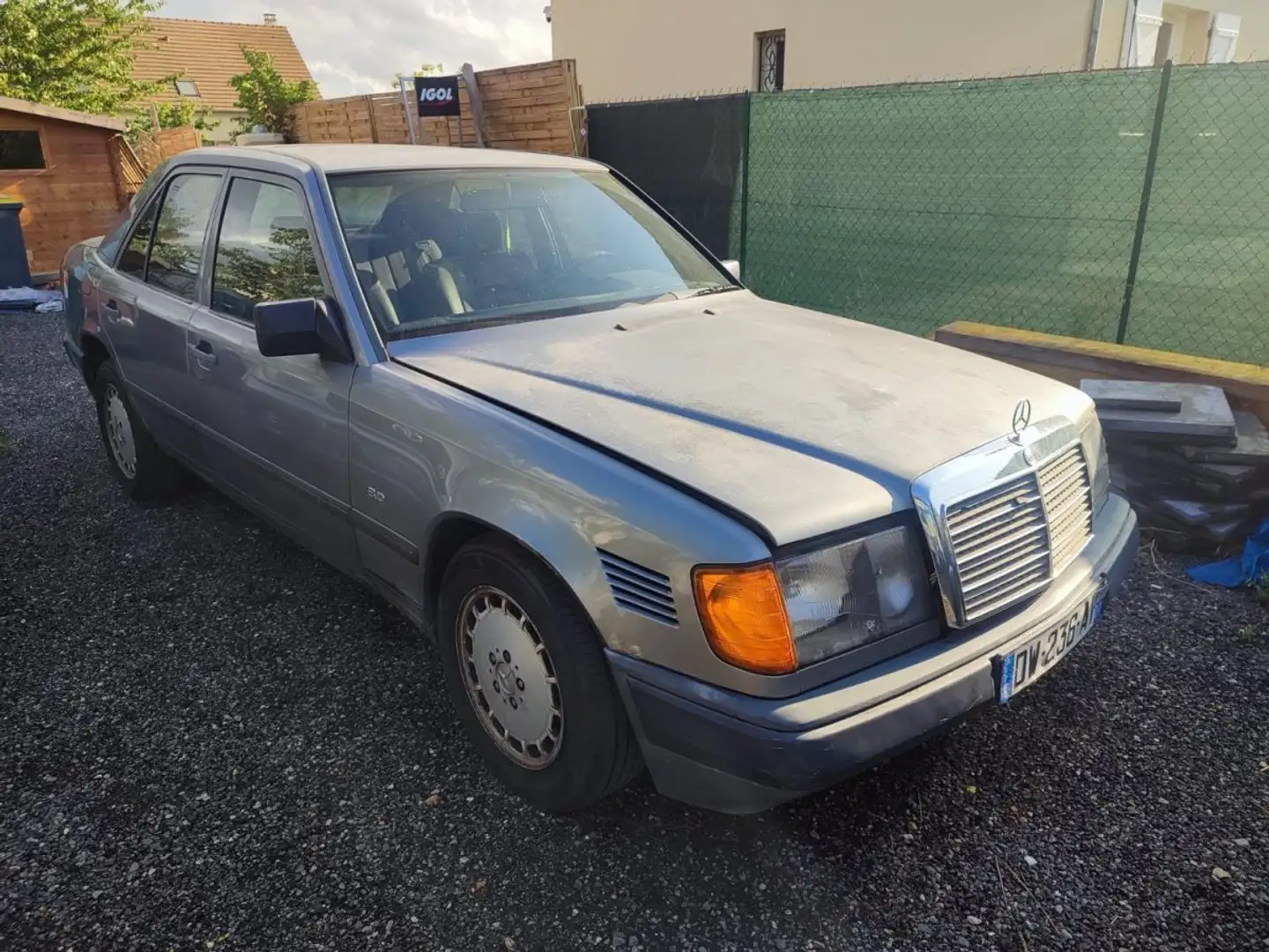 Mercedes-Benz 300 RARE W124 Berline 300D 3.0 TD Turbo 147cv Boîte au - 2