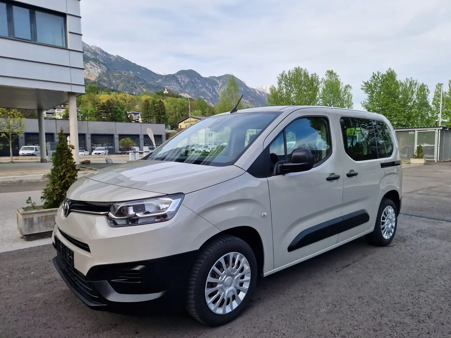Toyota Proace City Proace City Verso 1.2--7Sitze-Pickerl neu! Beige - 1