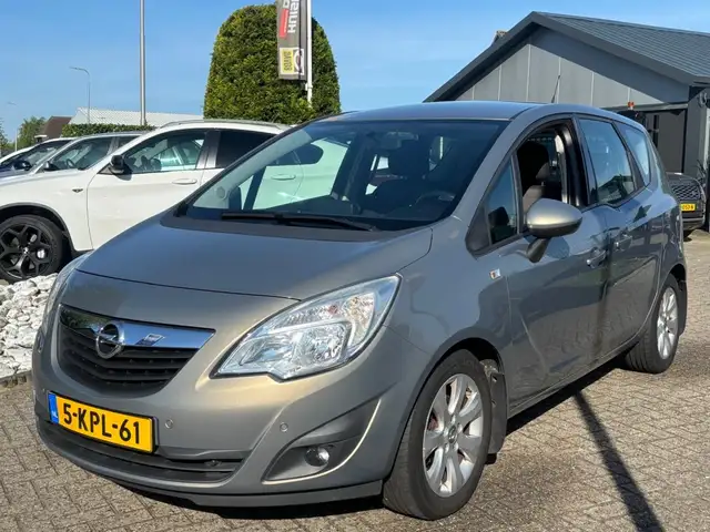 2013 Opel Meriva in Brown for sale