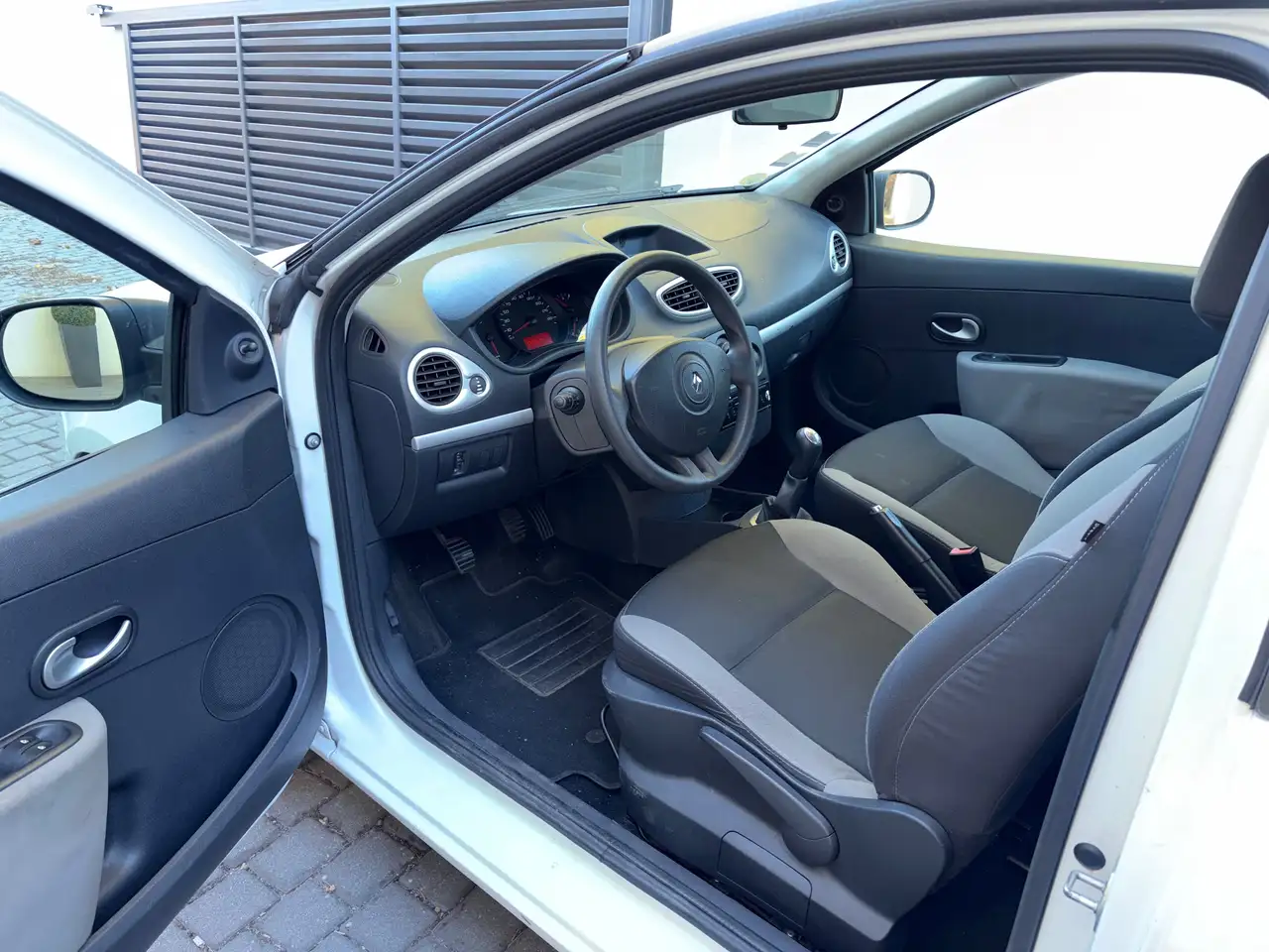 Renault Clio Citadine 3 portes — photo 7