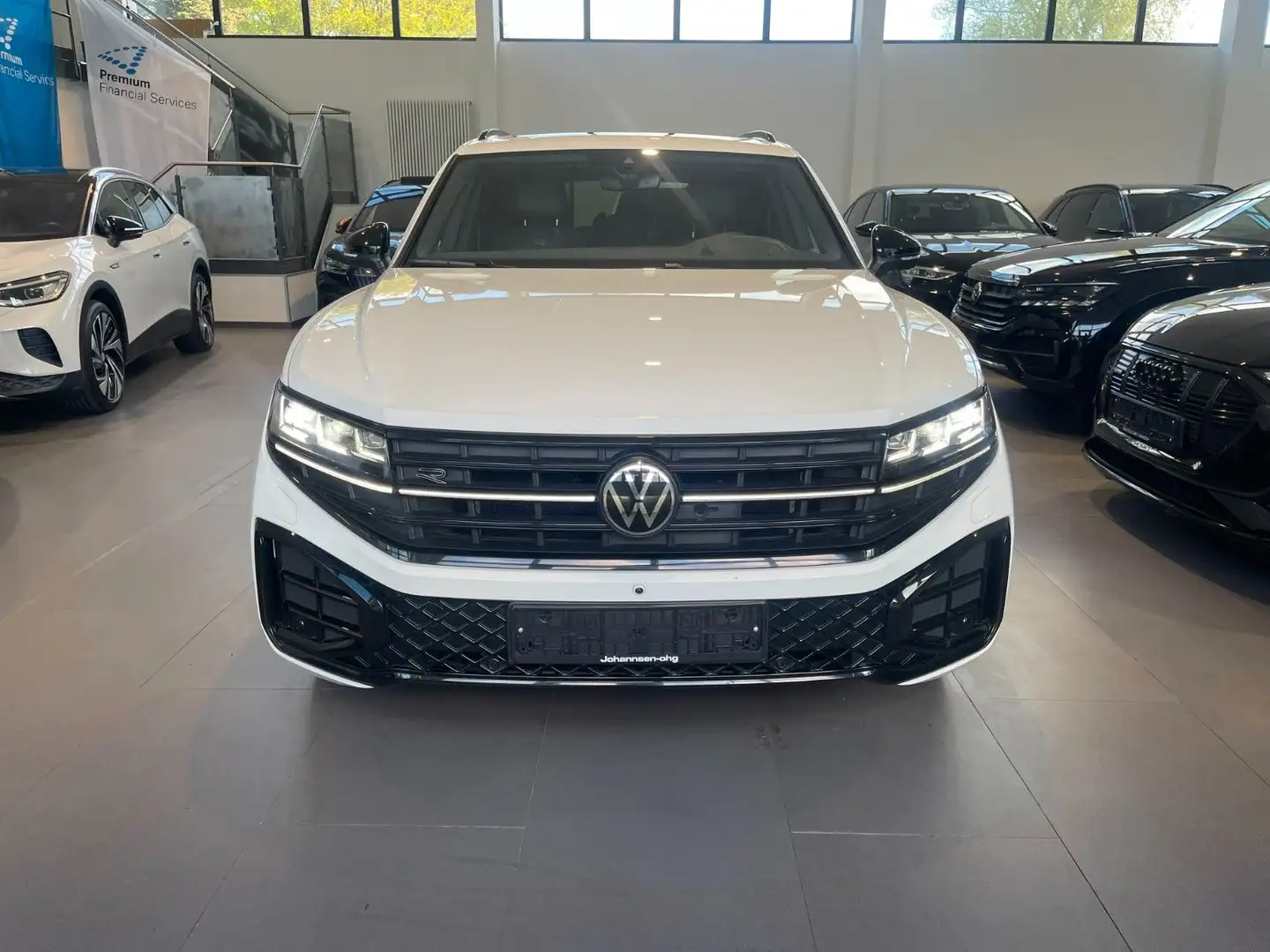 Volkswagen Touareg 3.0 TDI 4M R-Line AID/MATRIX/PANO/AHK Weiß - 2