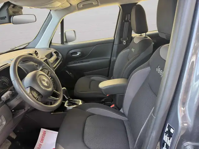 Jeep Renegade view 8