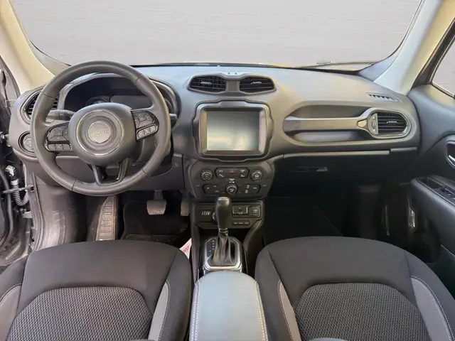 Jeep Renegade view 9