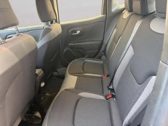 Jeep Renegade view 11