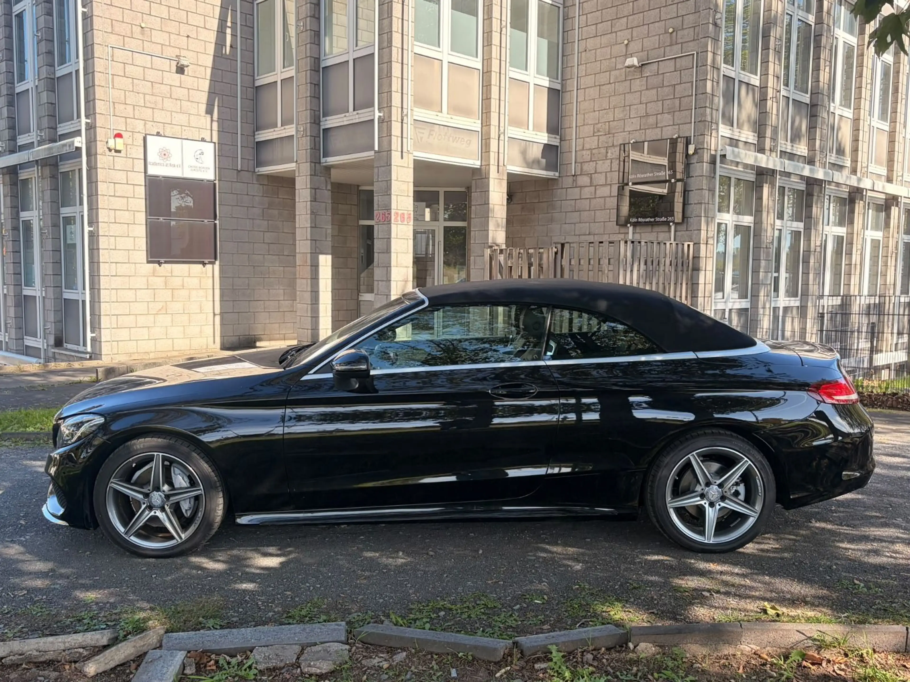 Mercedes-Benz C 220 d Cabrio  AMG Line *60.000km* EU6* Auto. — photo 12