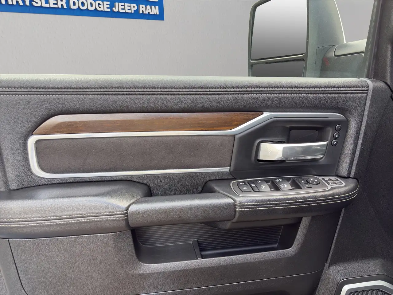 RAM 3500 снимка RAM 3500