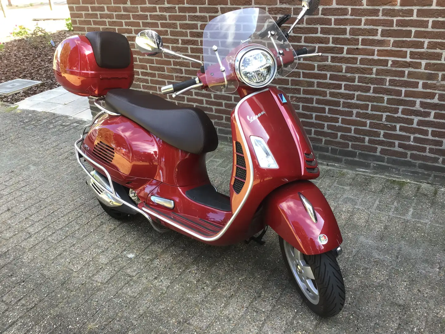 Vespa GTS 300 Rosso - 2