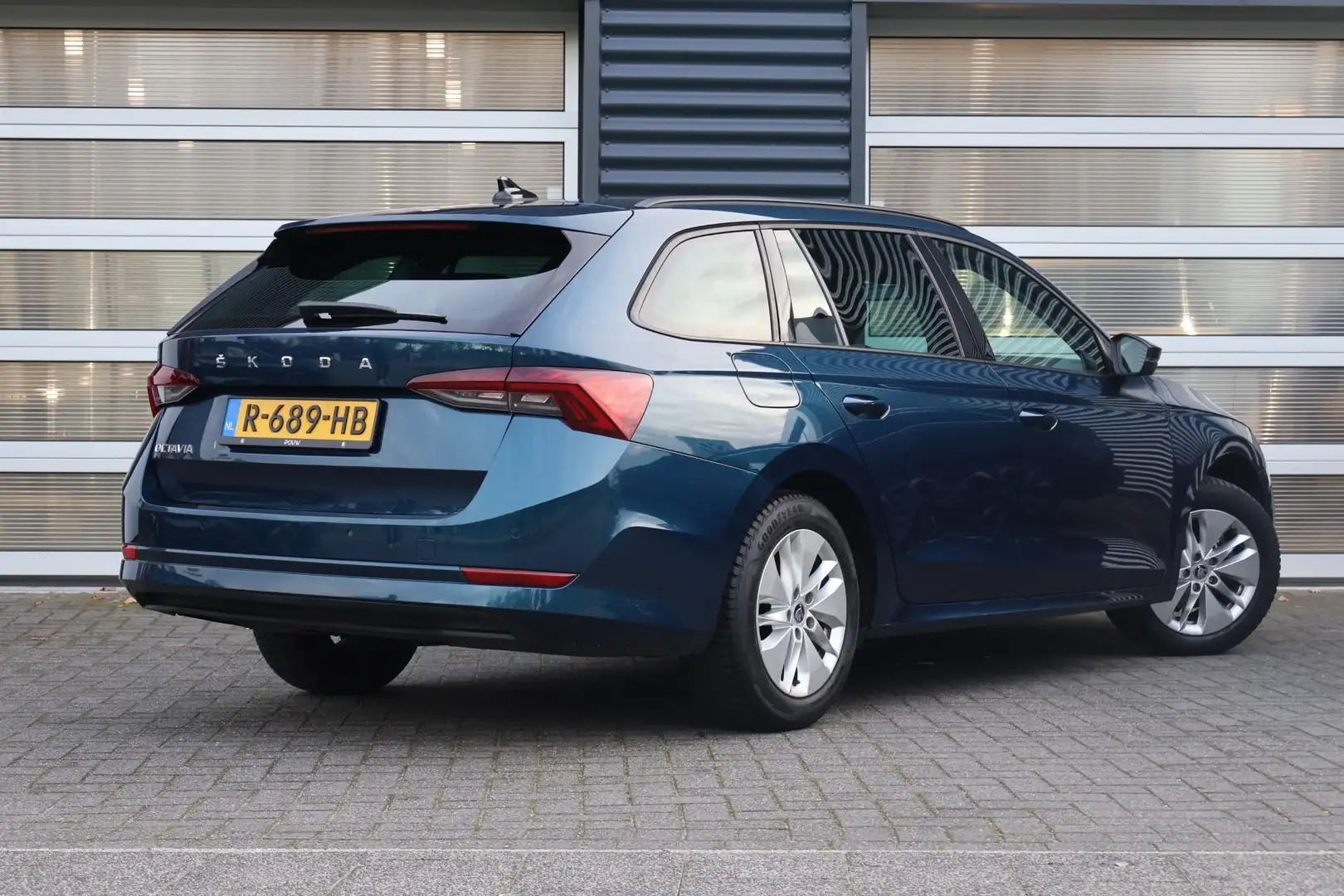 Skoda Octavia Combi 1.0 TSI 110pk Business Edition | Trekhaak | Bleu - 2