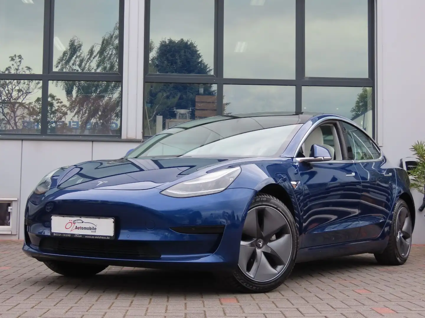 Tesla Model 3 Range Plus RWD Modrá - 2