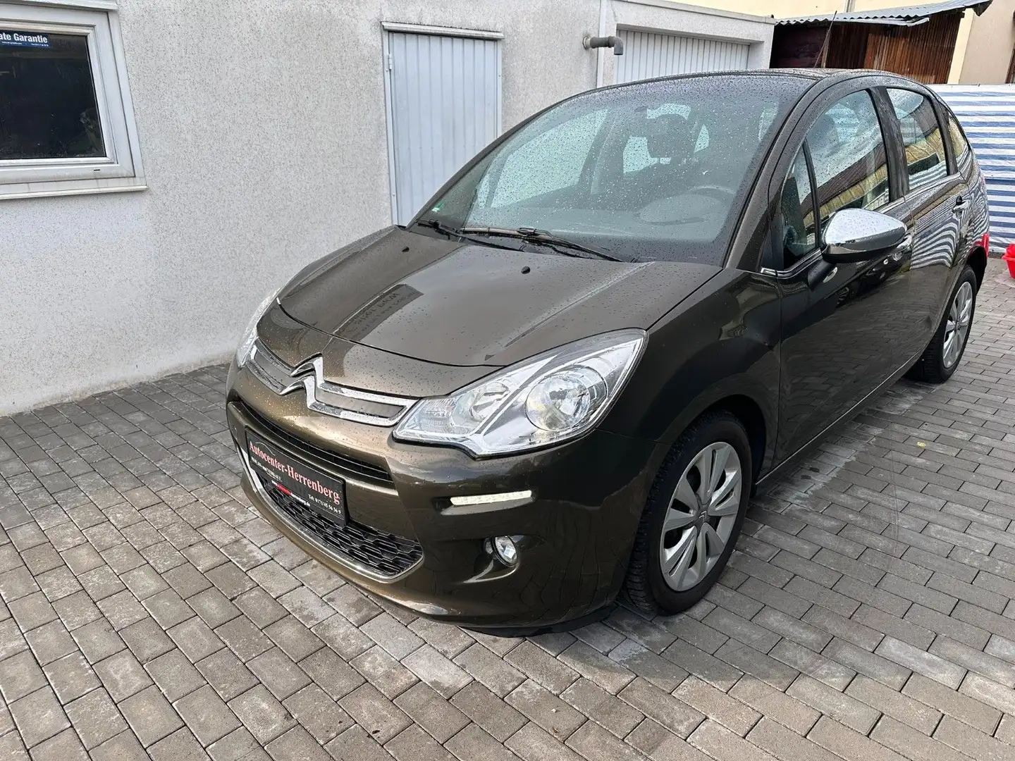 Citroen C3 Selection + 1. Hand * LED*Klima*Pano* Marrone - 1