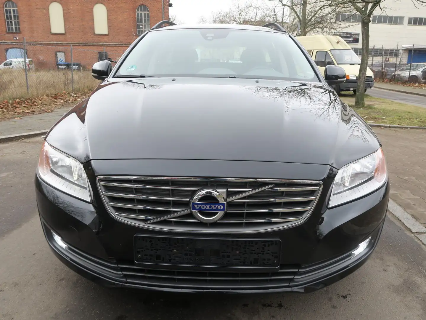Volvo V70 Kinetic Schwarz - 2