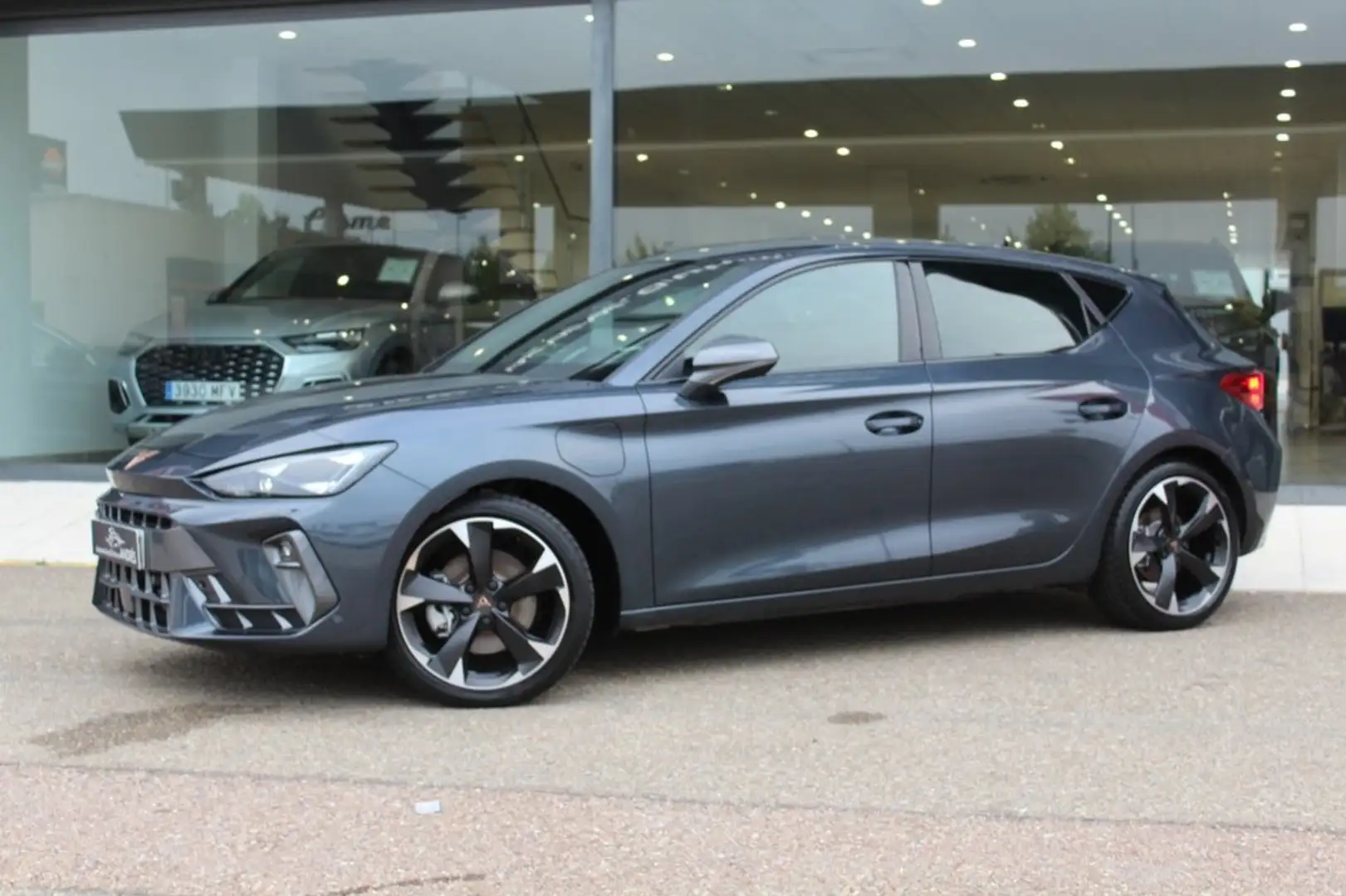 CUPRA Leon 1.5 TSI e-Hybrid 150kW DSG Gris - 2