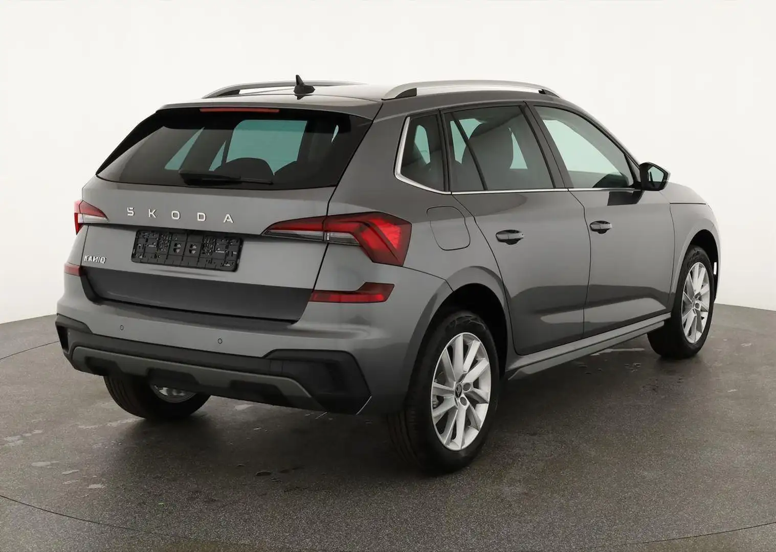 Skoda Kamiq Selection 1.5 TSI DSG 130 Jahre, AHK, el. Klapp... Grau - 2