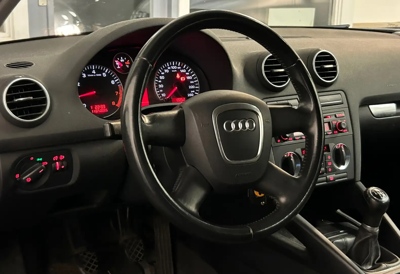 Audi A3 1.6 Attraction|APK01-26|NAP|Cruise|Airco|CentrDVG| Grijs - 2