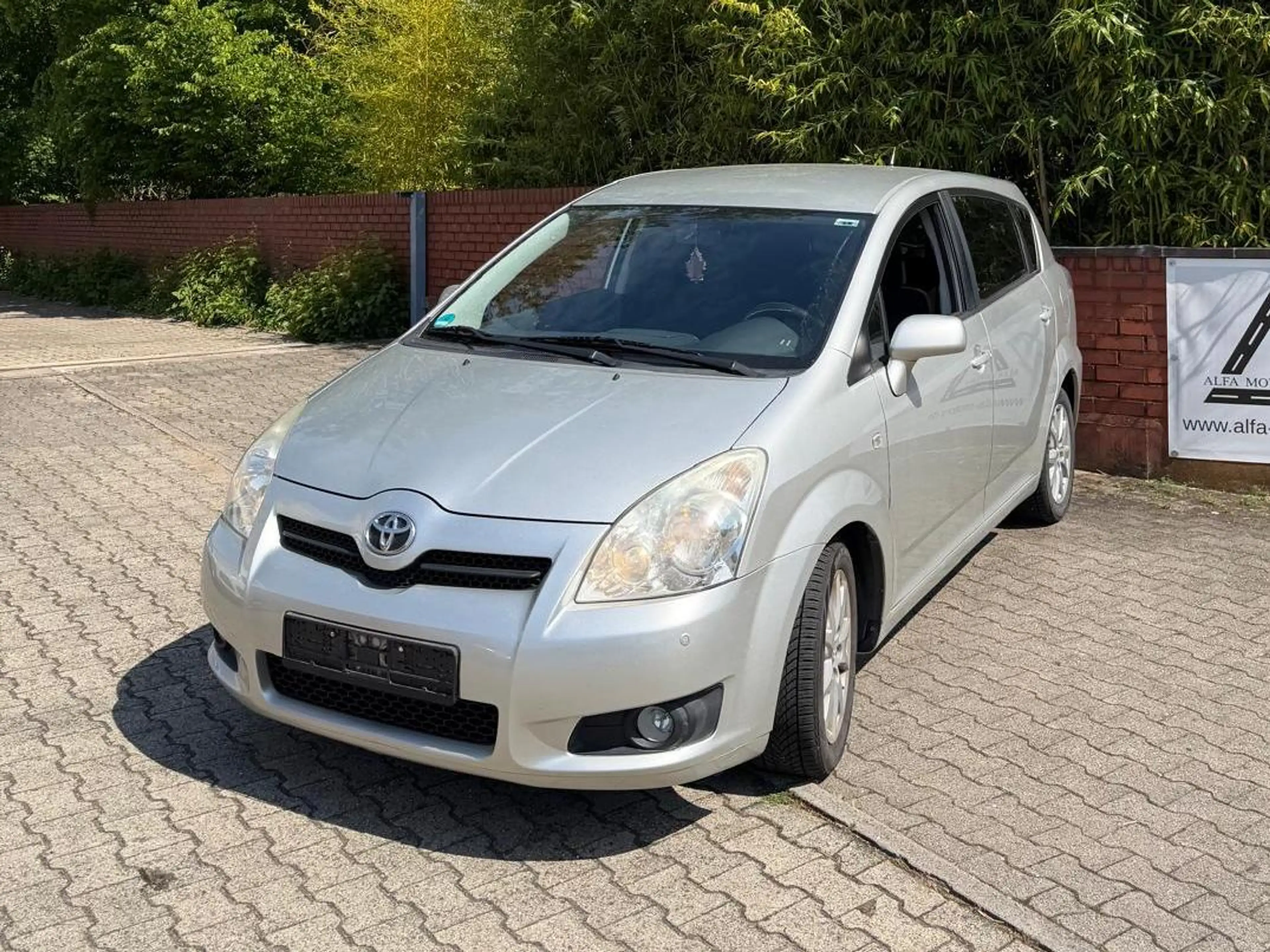 Toyota Corolla Verso 2.2 D-4D Team / 7-Sitzer / TÜV 11/2027 / 2-Hand
