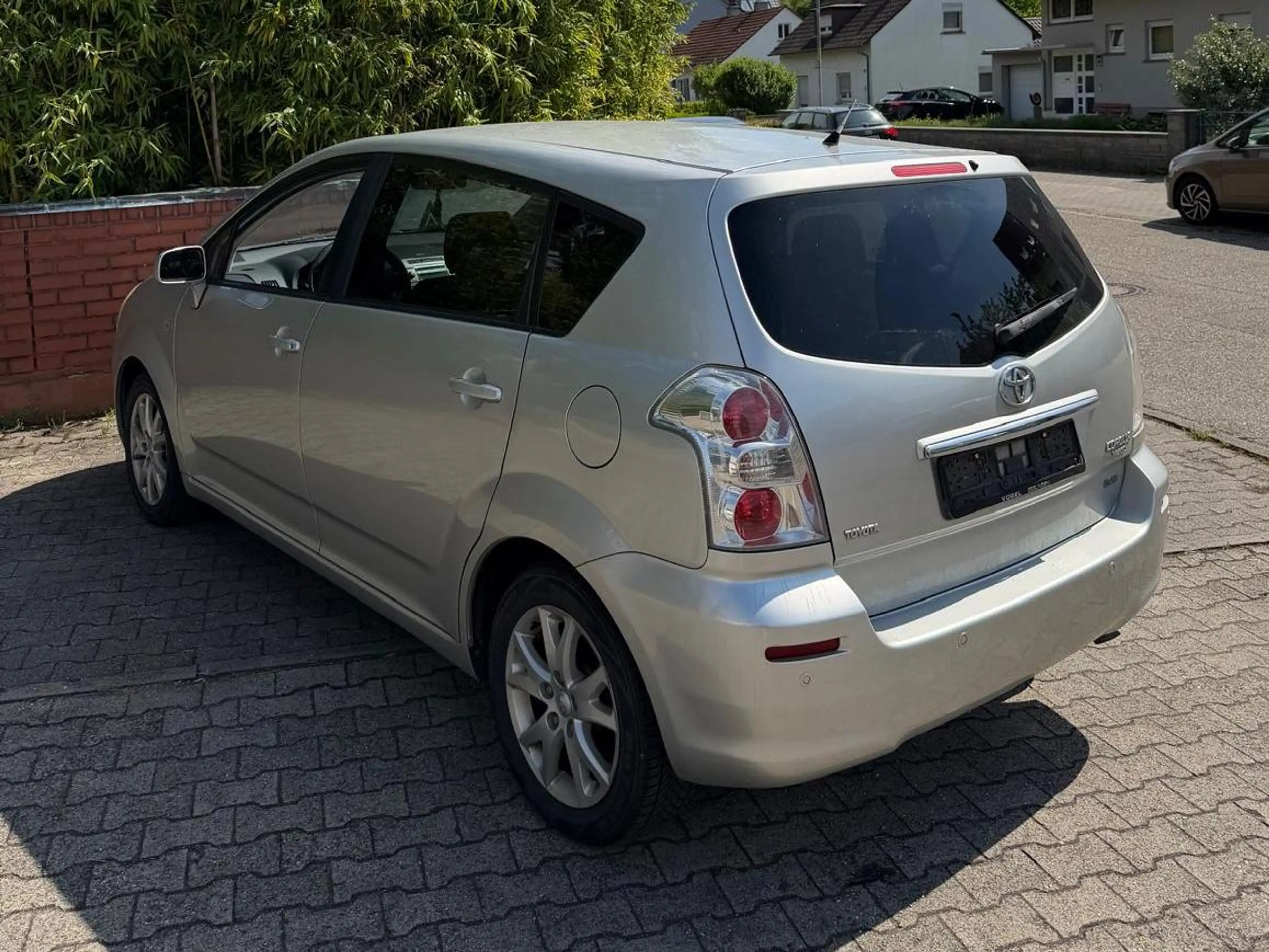 Toyota Corolla Verso 2.2 D-4D Team / 7-Sitzer / TÜV 11/2027 / 2-Hand — photo 4