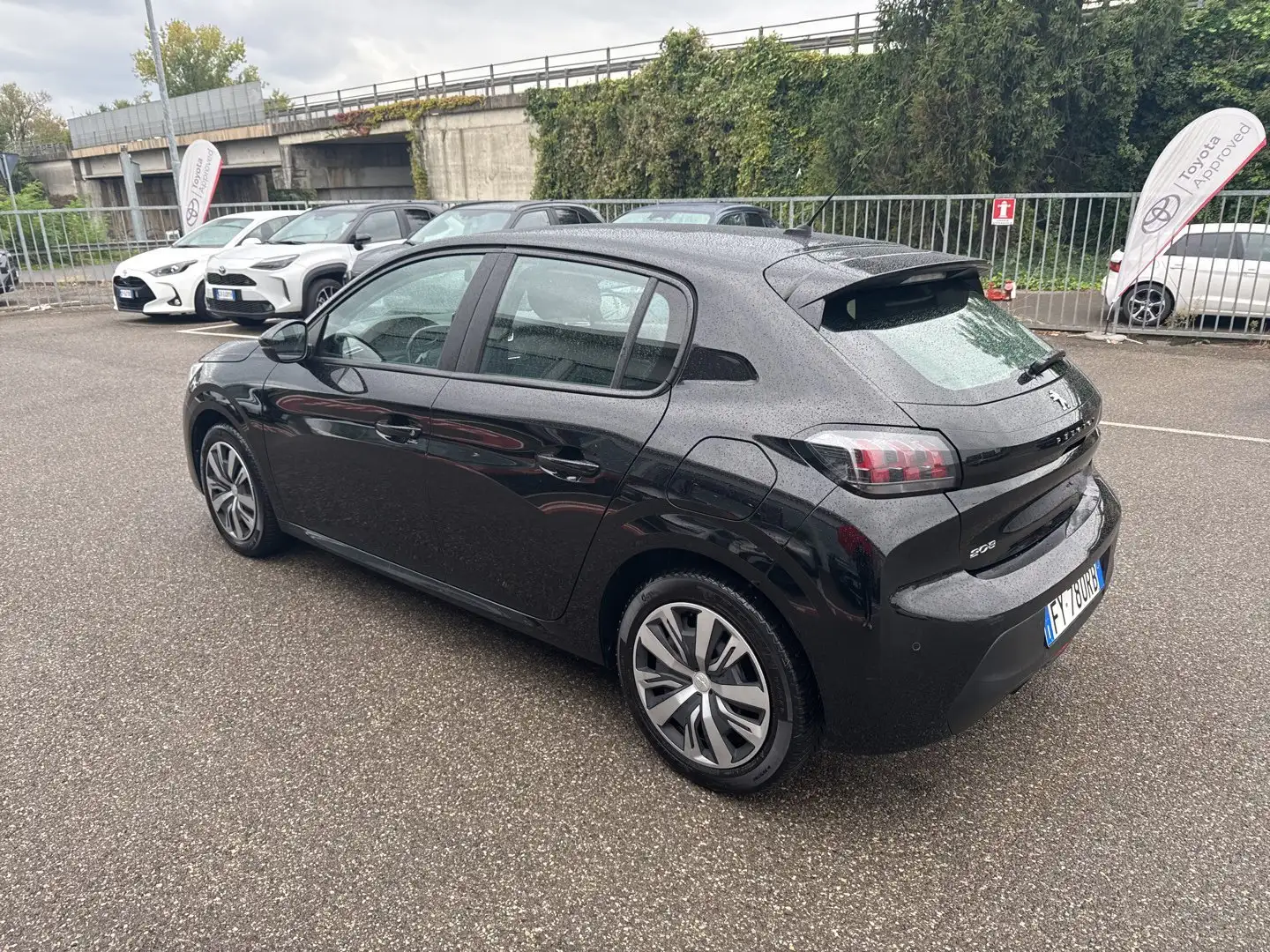 Peugeot 208 208 PureTech 100 Stop&Start 5 porte Active Schwarz - 2