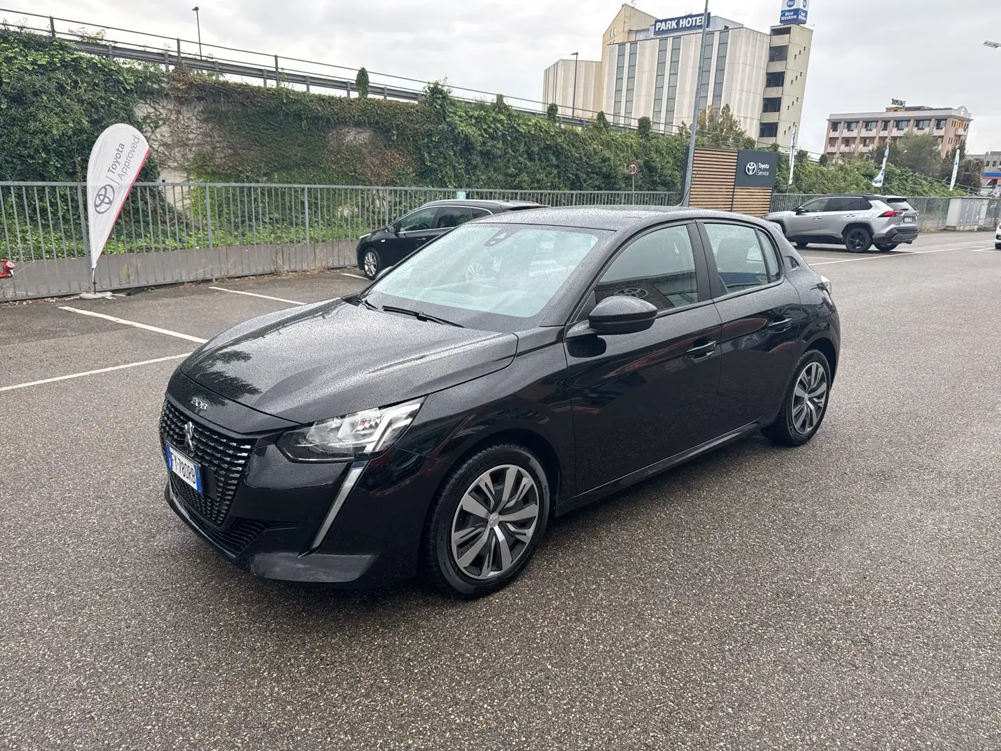 Peugeot 208 208 PureTech 100 Stop&Start 5 porte Active Schwarz - 1