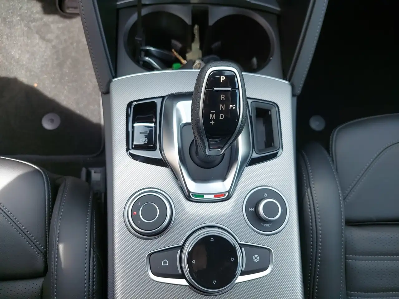 Alfa Romeo Stelvio 2026 — фото 15
