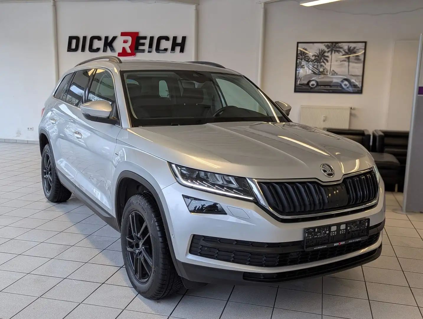 Skoda Kodiaq Clever 4x4 StHz.Canton DCC 360° AHK Silber - 1
