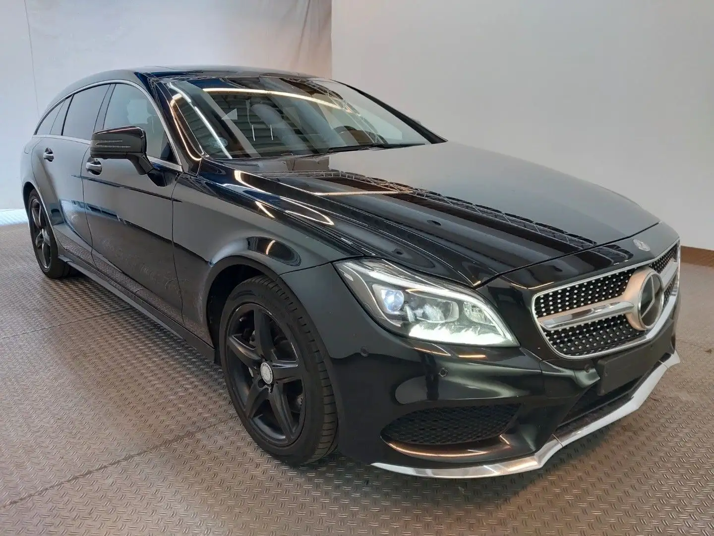 Mercedes-Benz CLS CLS350d 4Matic AMG*EsDh*360°*MULTIBEAM*VOLL Schwarz - 2