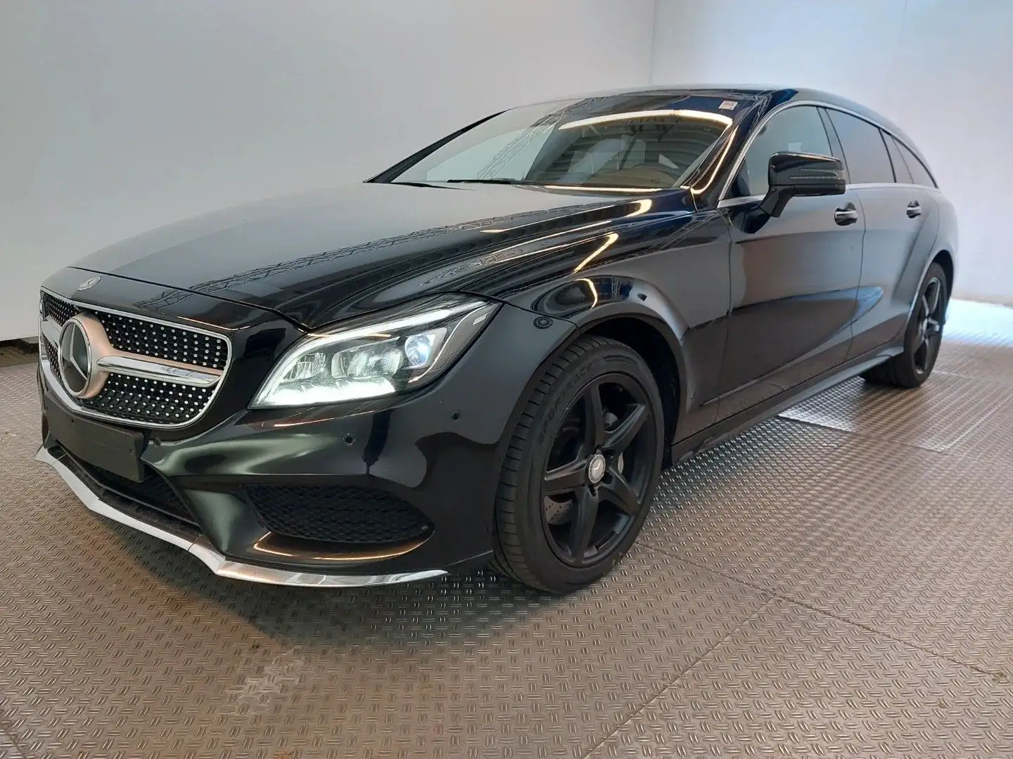 Mercedes-Benz CLS CLS350d 4Matic AMG*EsDh*360°*MULTIBEAM*VOLL Schwarz - 1