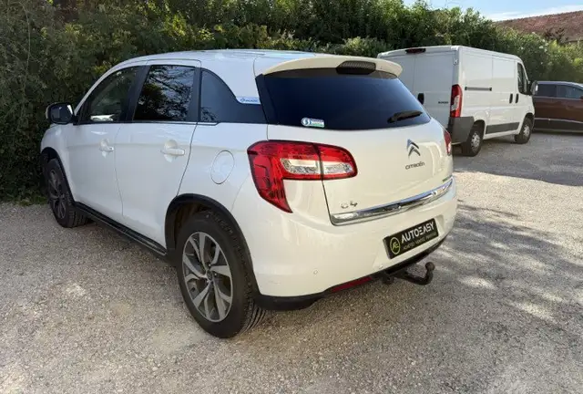 Citroen C4 Aircross view 3