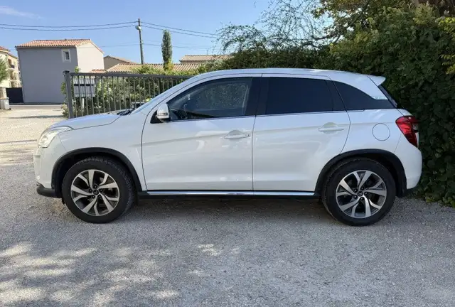 Citroen C4 Aircross view 2