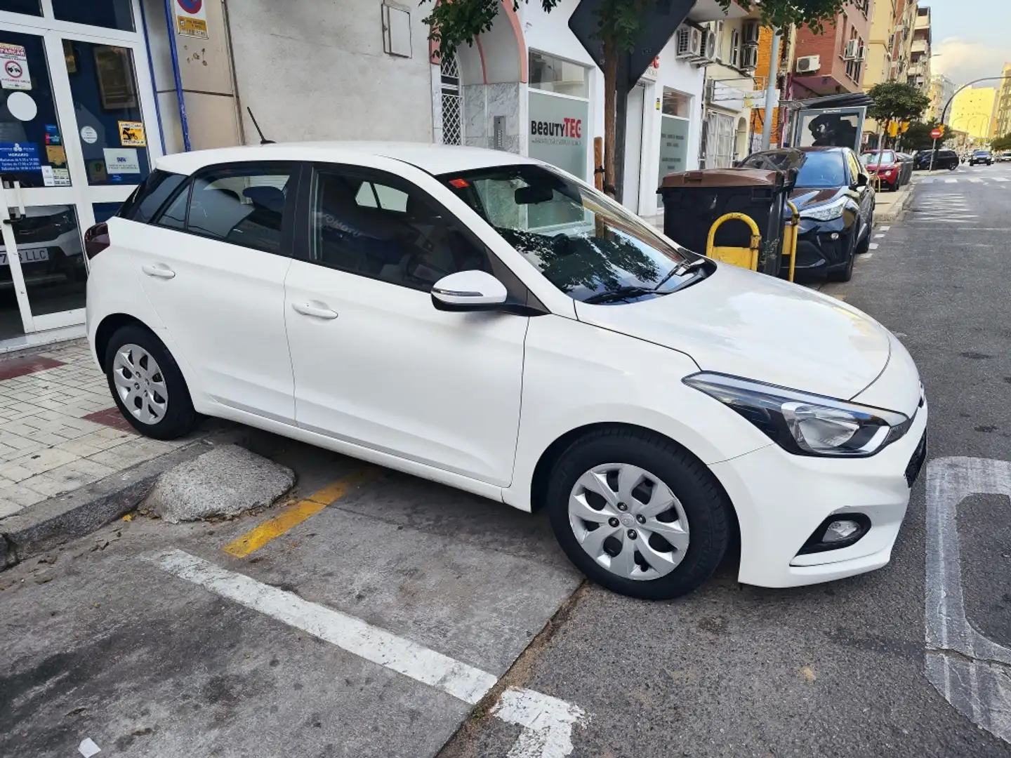Hyundai i20 1.2 MPI Essence Blanco - 2