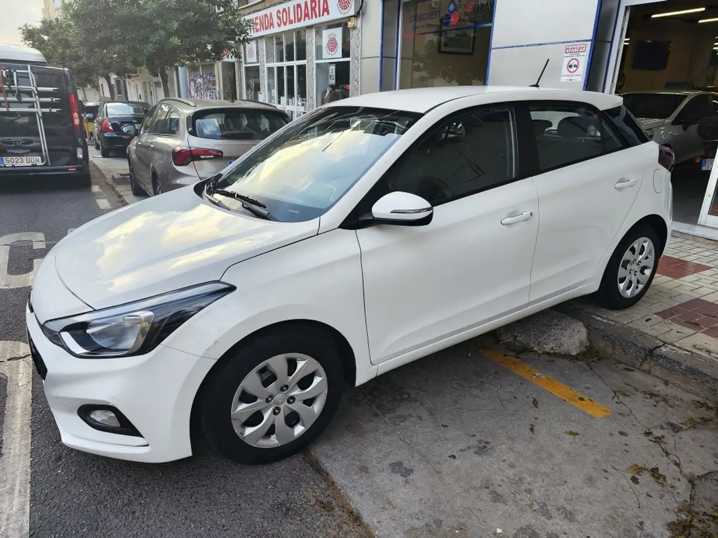 Hyundai i20 1.2 MPI Essence Blanco - 1