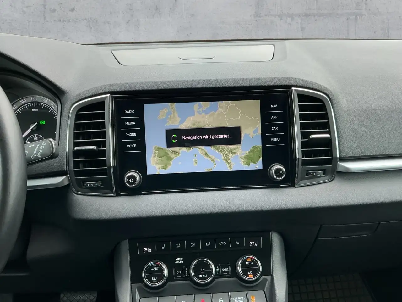Skoda Karoq 1.5 TSI DSG CLEVER 5JG+LED+NAV+APP+ACC+SHZ, миниатюра 11