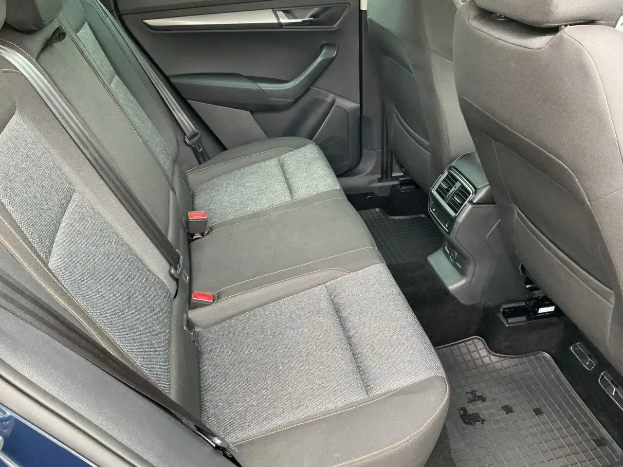 Skoda Karoq 1.5 TSI DSG CLEVER 5JG+LED+NAV+APP+ACC+SHZ, миниатюра 16