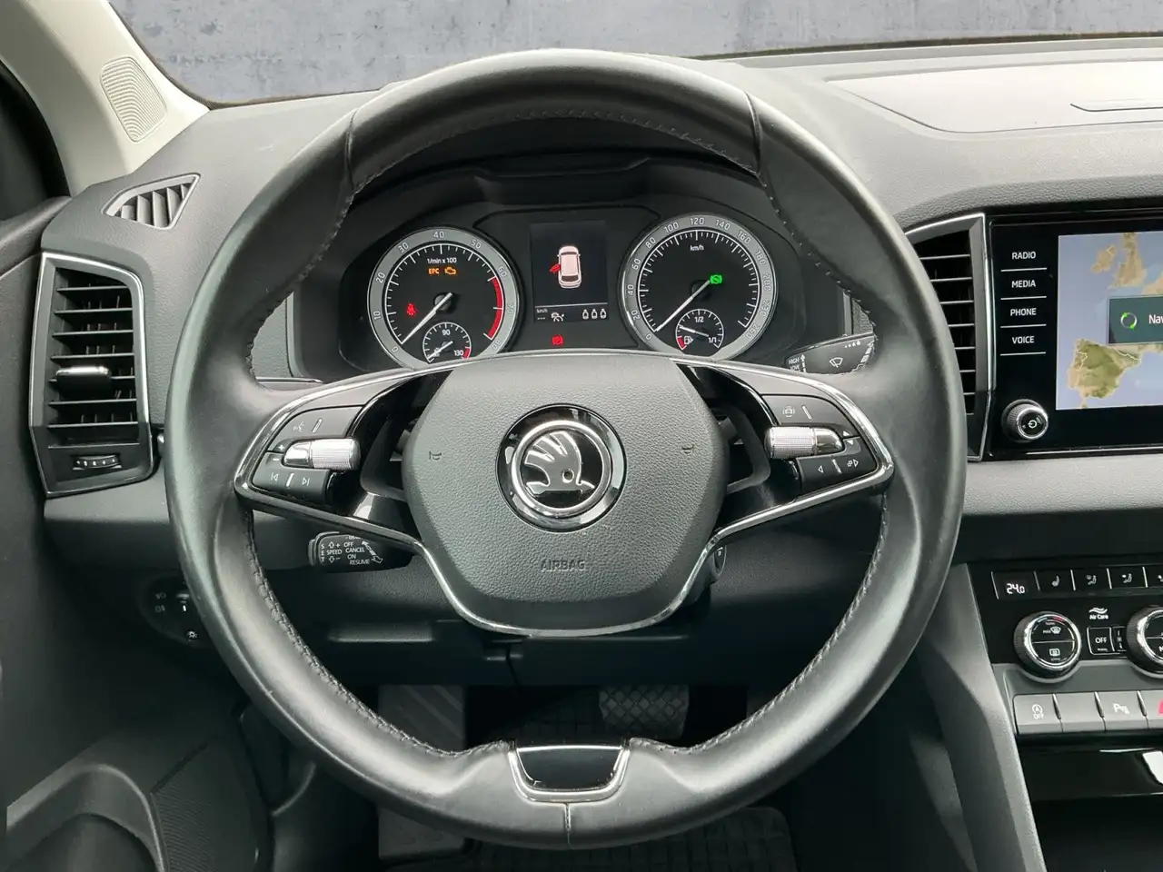 Skoda Karoq 1.5 TSI DSG CLEVER 5JG+LED+NAV+APP+ACC+SHZ, миниатюра 10