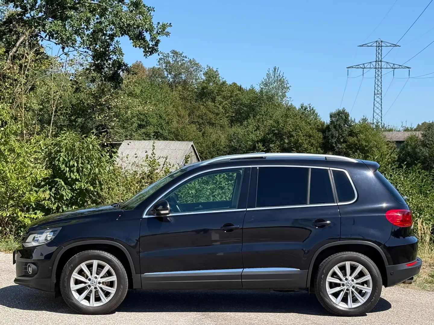 Volkswagen Tiguan Sport - Panorama - Alcantara - Wenig Kilometer Schwarz - 2