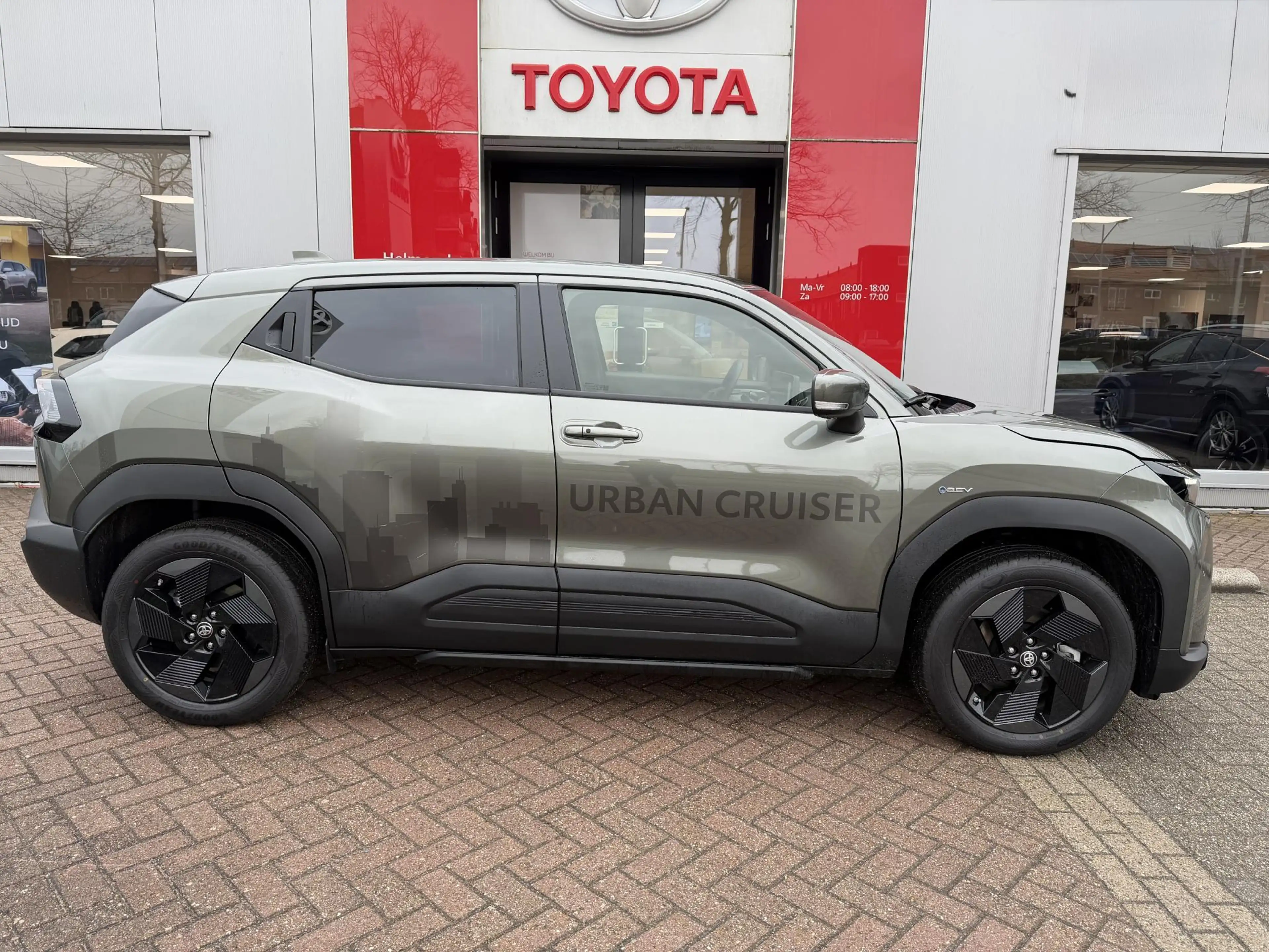 Toyota Urban Cruiser Dynamic 61 kWh — photo 2