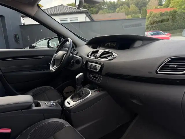 Renault Scenic view 14