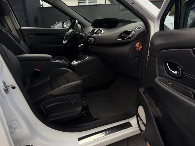 Renault Scenic view 13
