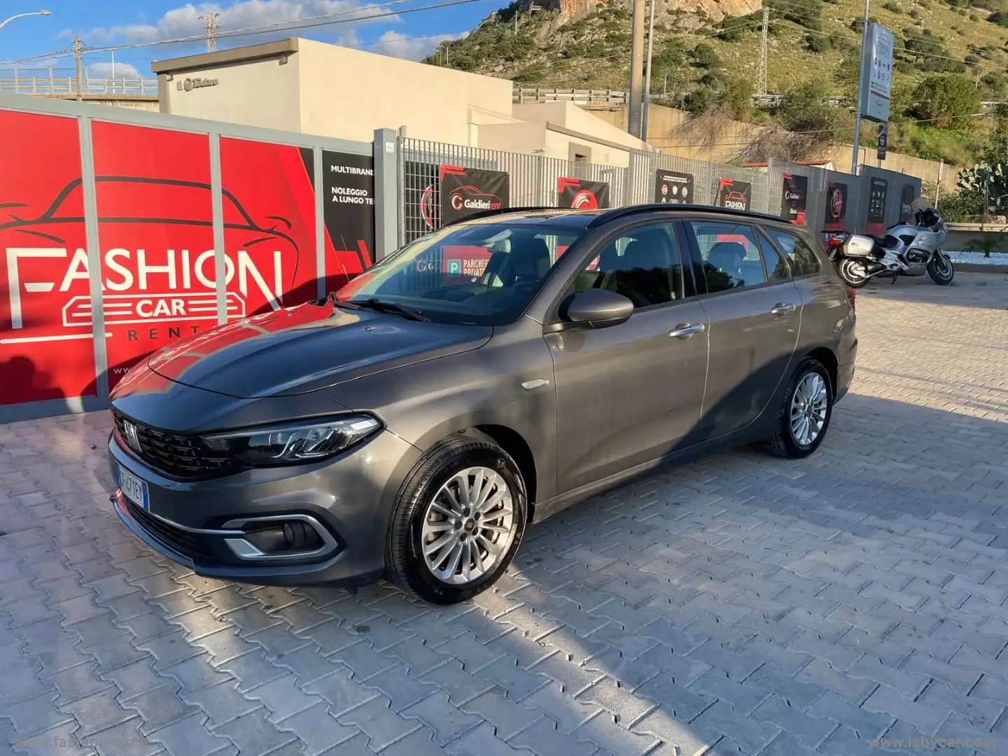 Fiat Tipo 1.6 Mjt S&S SW Life Grijs - 1