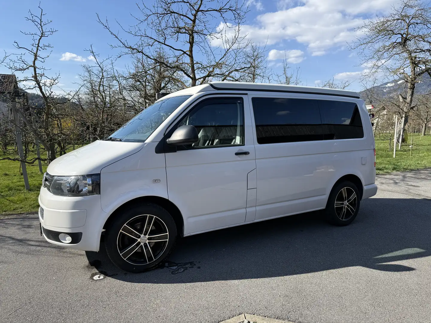 Volkswagen T5 California Camper Weiß - 1