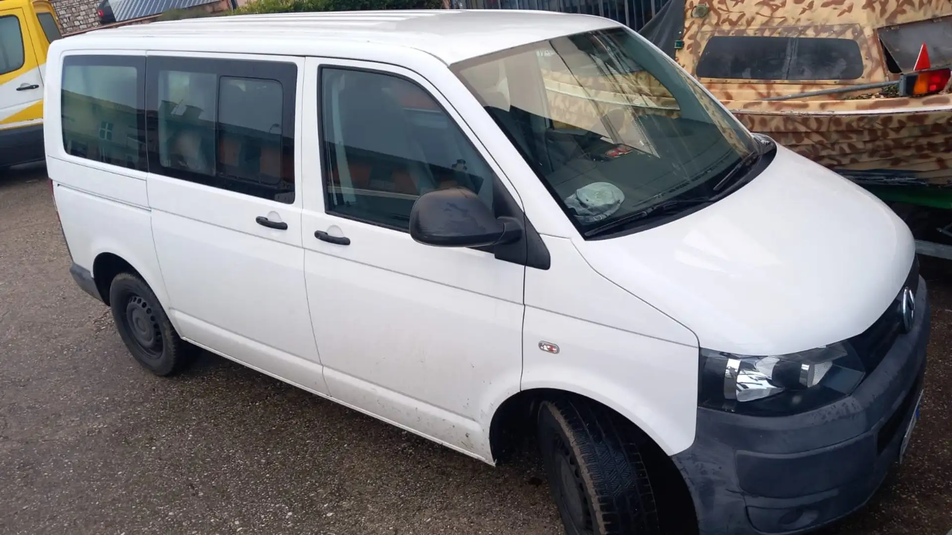 Volkswagen T5 Caravelle 9 POSTI Bianco - 1