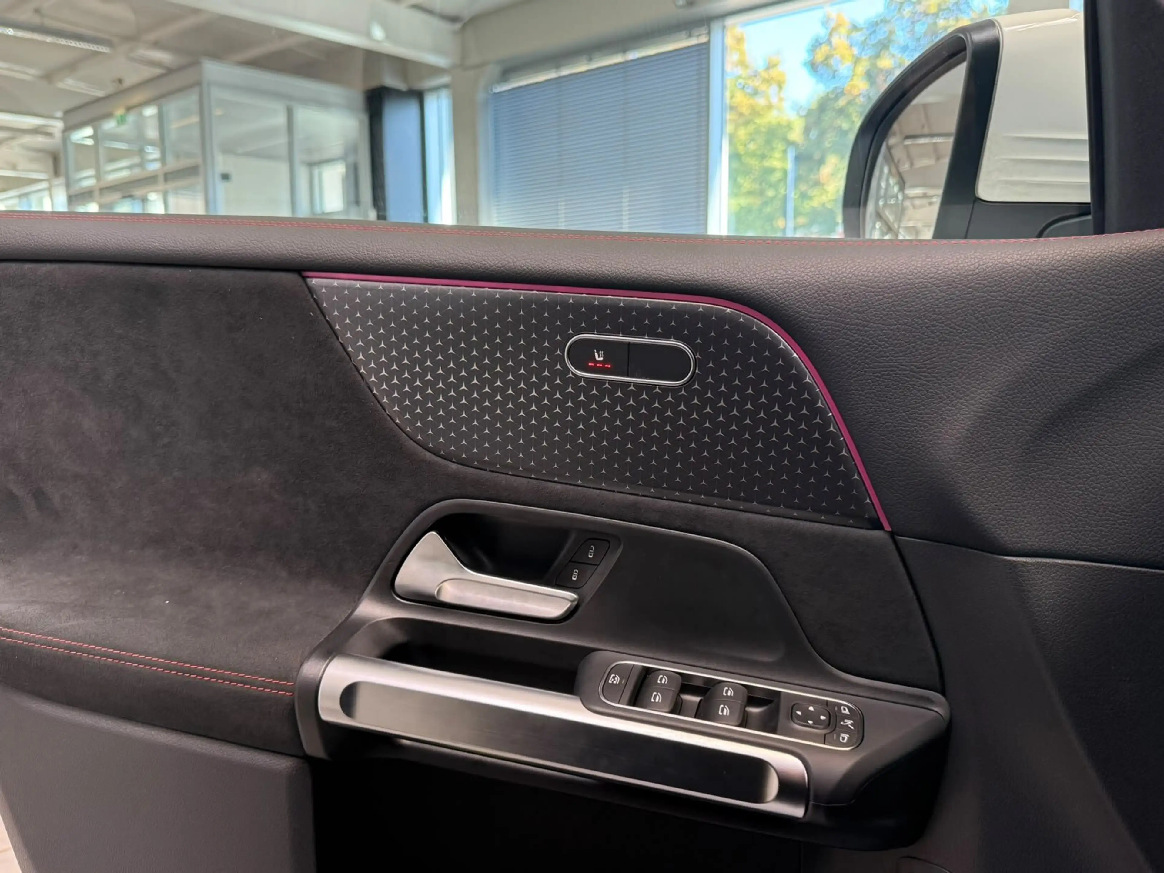 Mercedes-Benz EQB 250 + AMG+DISTR+KAMERA+TOTW+FAP+CARPLAY+LED — photo 14