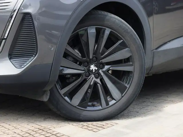 Peugeot 3008 view 4