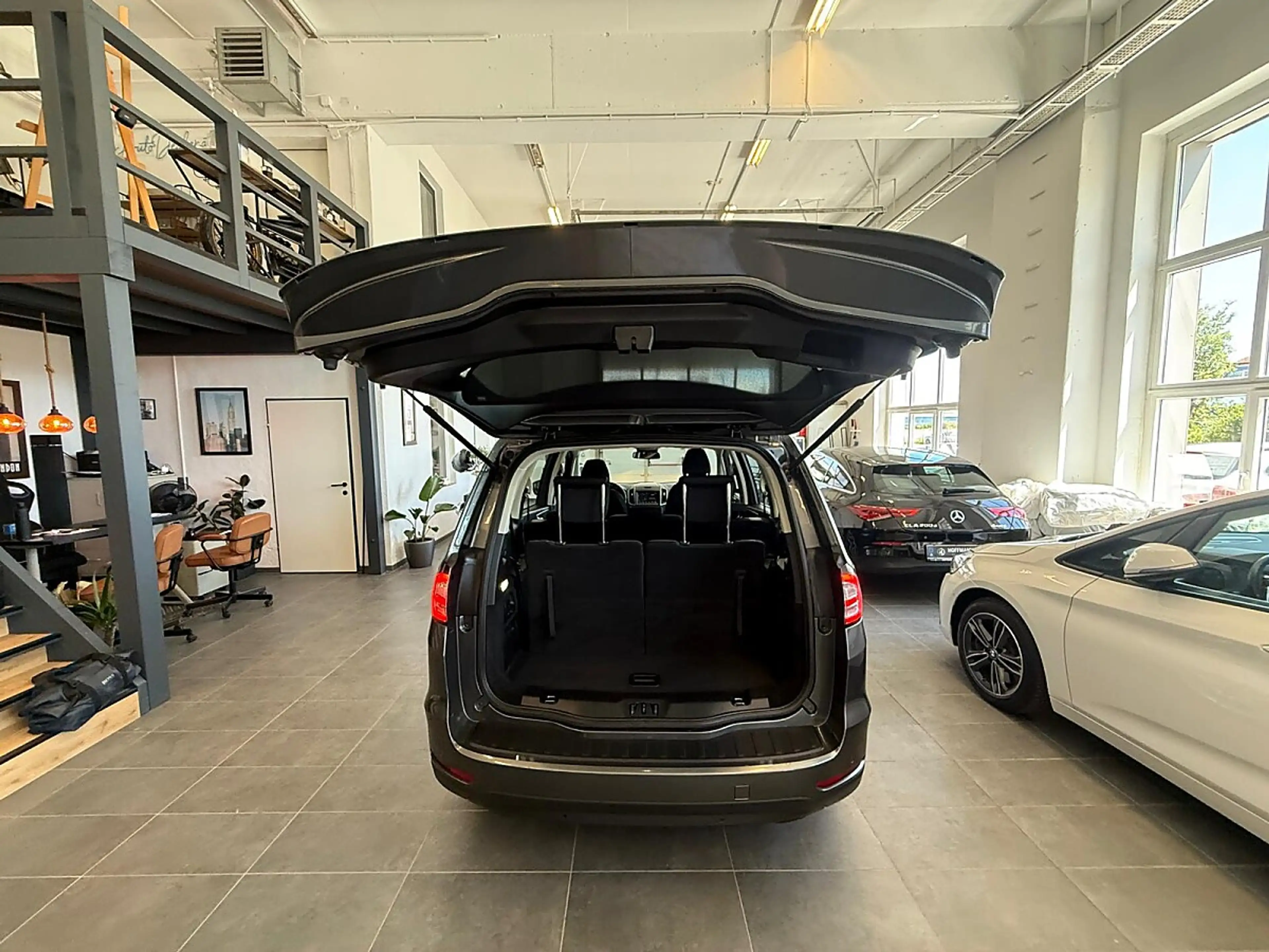 Ford Galaxy 2,0 EcoBlue SCR Business — photo 10